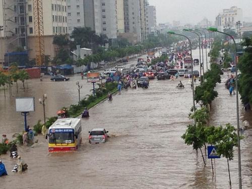 Mùa mưa bão, bảo hiểm được nhắc tới như một giải pháp hạn chế rủi ro trọng tâm