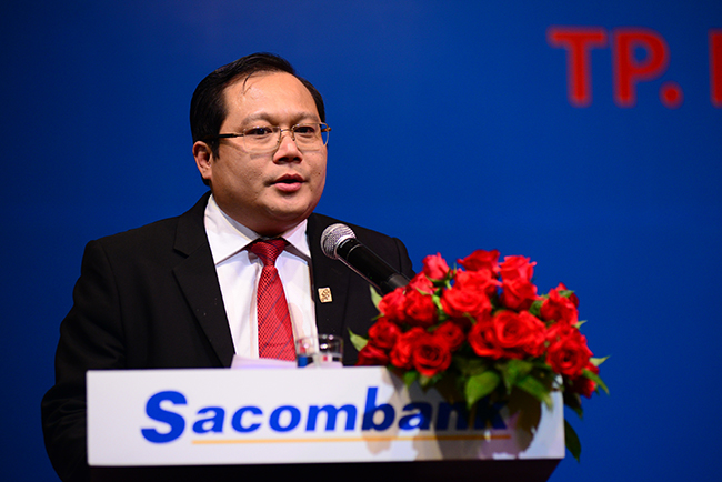Ô. Phan Huy Khang – Phó Chủ tịch HĐQT kiêm Tổng giám đốc Sacombank trình bày báo cáo của Ban điều hành