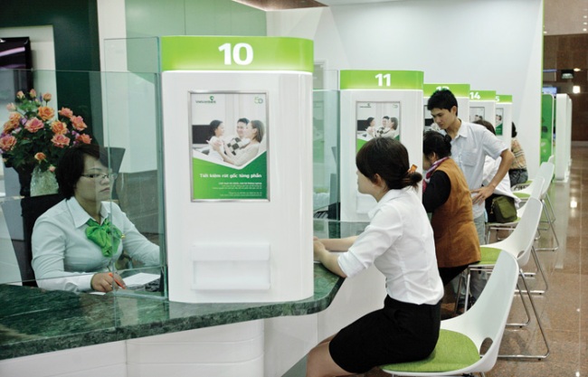 Lãi suất tiền gửi tiết kiệm giảm liệu người dân còn ưu tiên gửi tiền ngân hàng?
