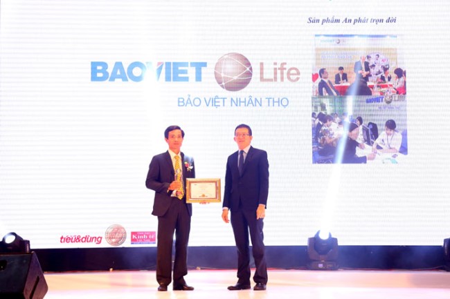 an-phat-tron-doi-cua-bao-viet-nhan-tho-duoc-nhan-giai-thuong-tin-dung-viet-nam-2015