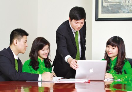 ghen-ti-voi-muc-luong-nhan-vien-vietcombank