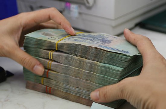 Lãi suất tiền gửi nên được thả nổi
